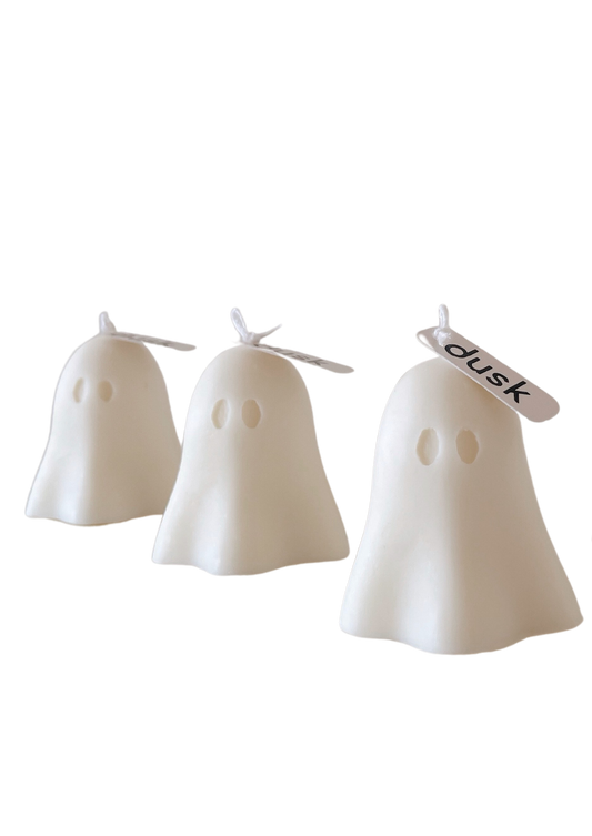 Bring a magical touch to your home with this Boo Ghost Candle. Crafted with wax in the shape of a whimsical ghost, this candle adds a spooky atmosphere while providing a warm light to brighten any room. 