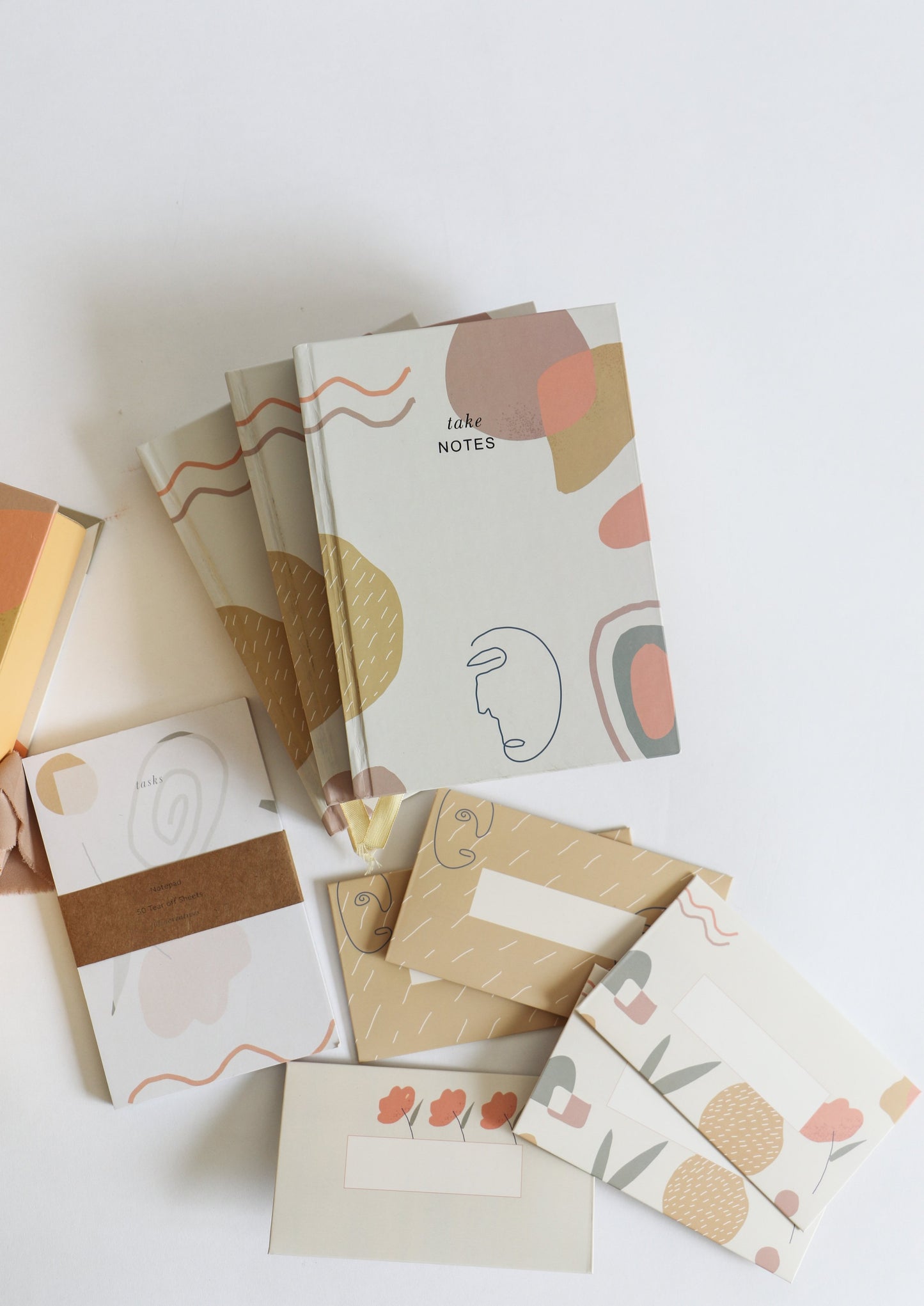 Abstract | Set of envelopes